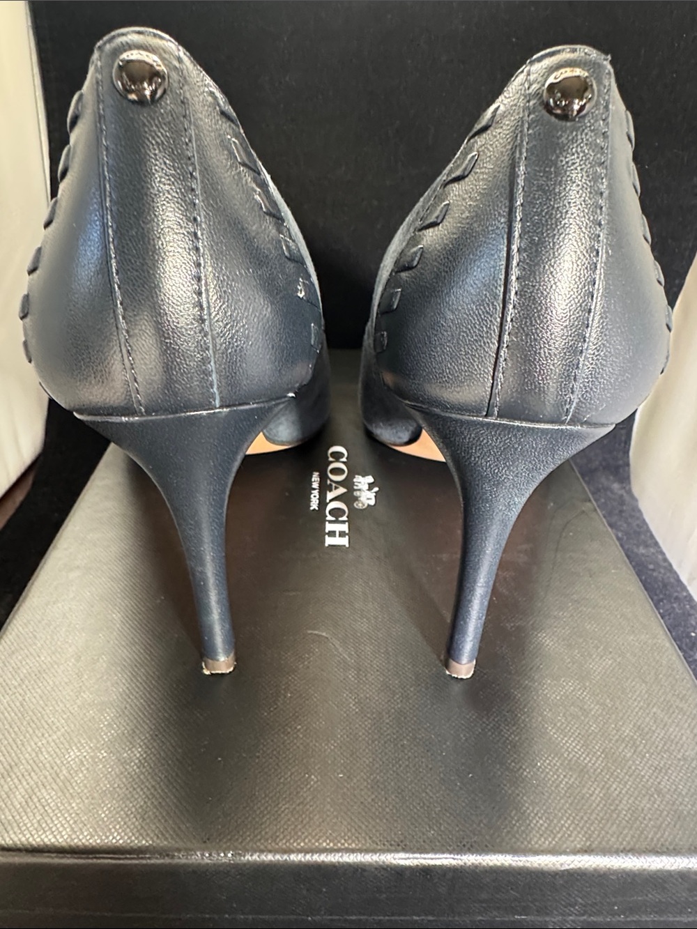 COACH Like NEW “Sophie” Suede & Leather Pointed Toe Pumps in Midnight Navy Sz 9M - Picture 7 of 10